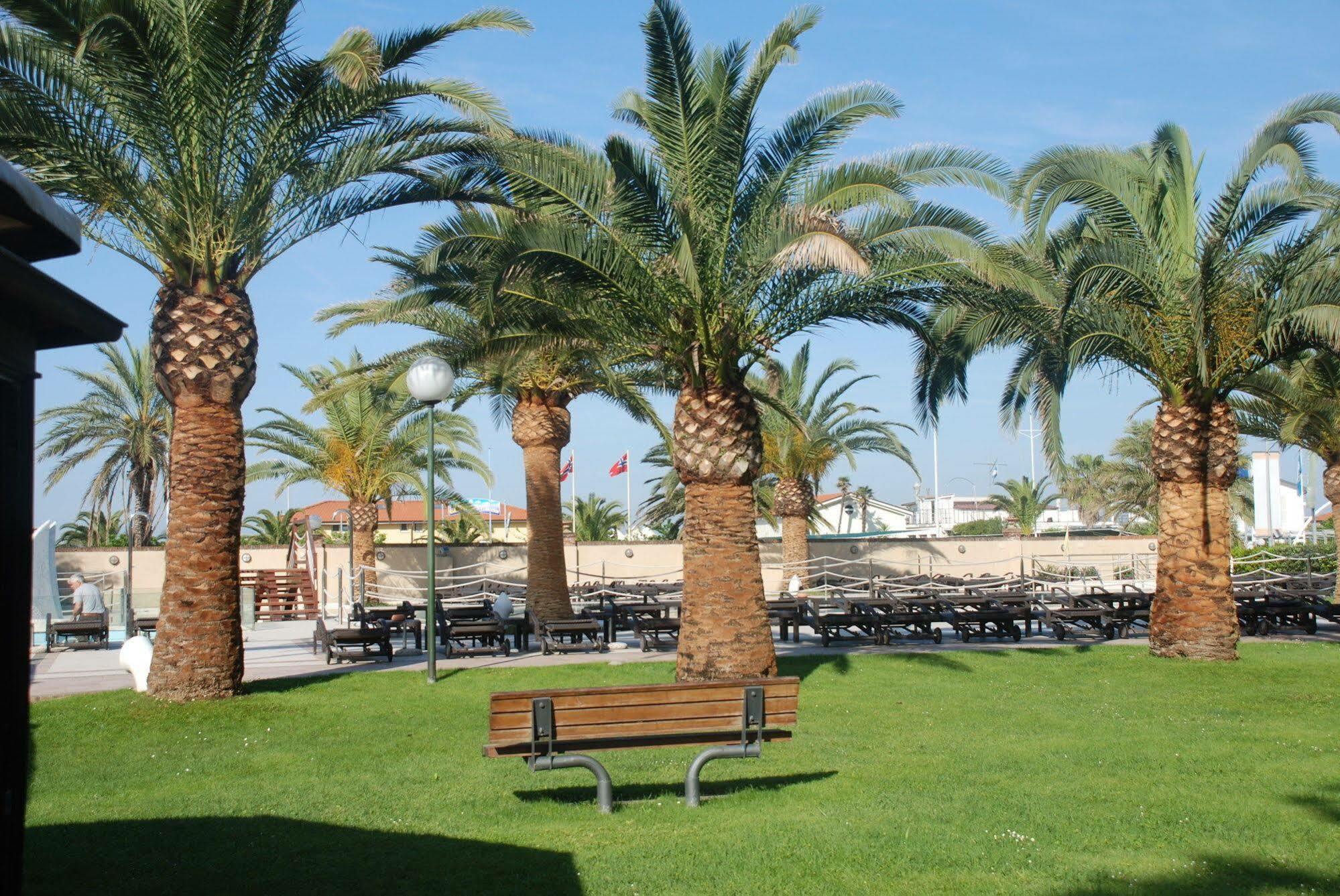 Hotel Caesar Residence & Spa Lido di Camaiore Eksteriør bilde